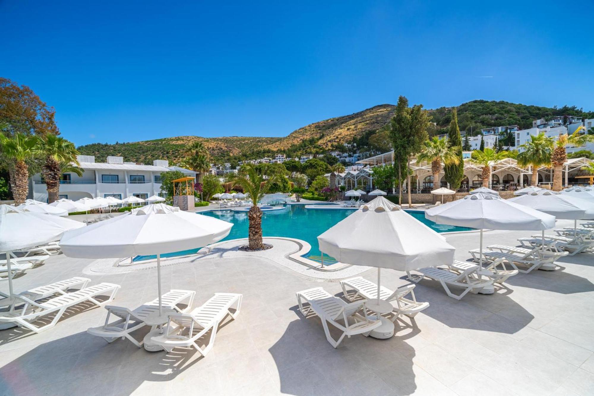Labranda Tmt Bodrum Exterior photo The resort's main pool