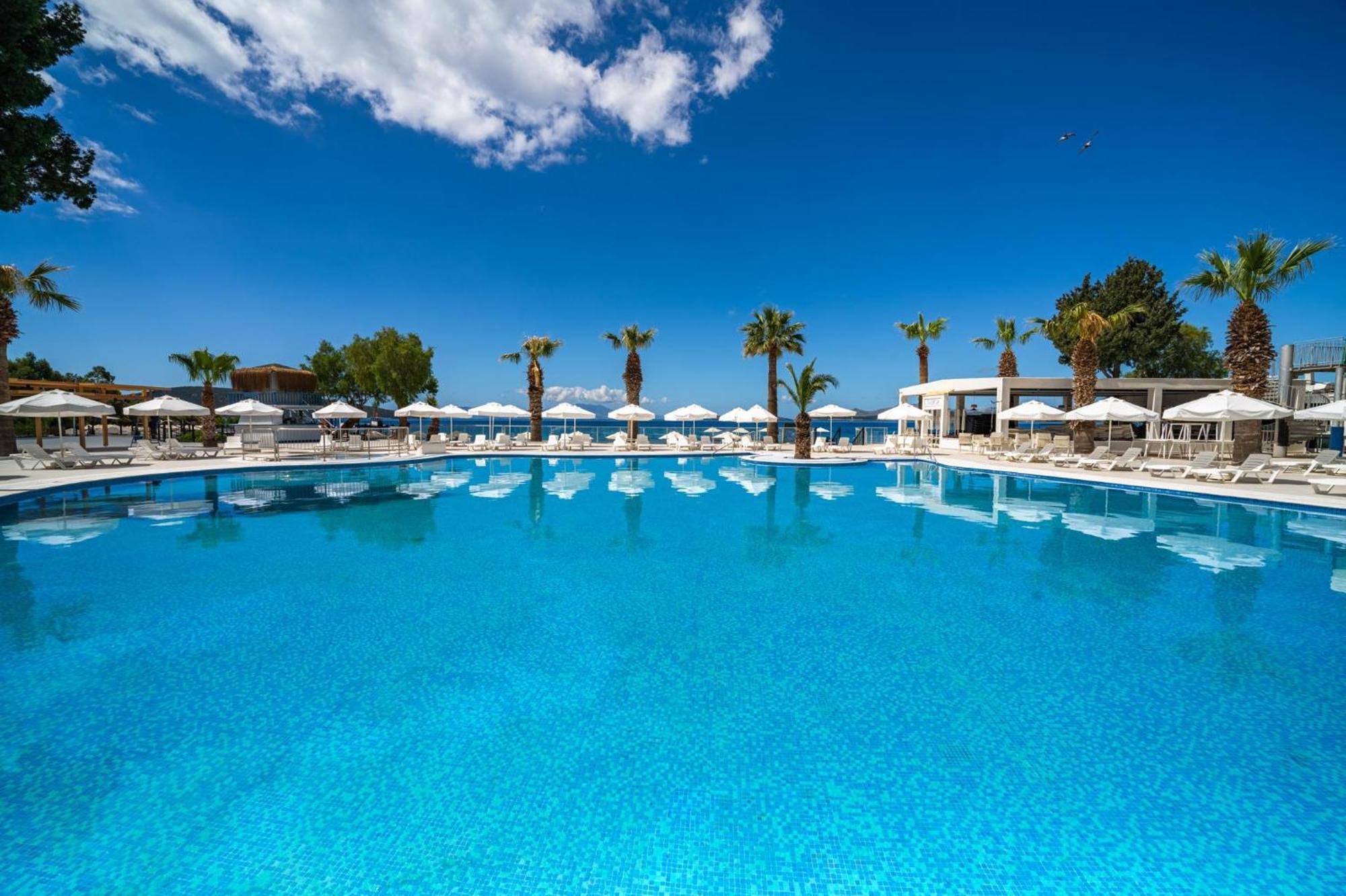 Labranda Tmt Bodrum Exterior photo The swimming pool at the hotel