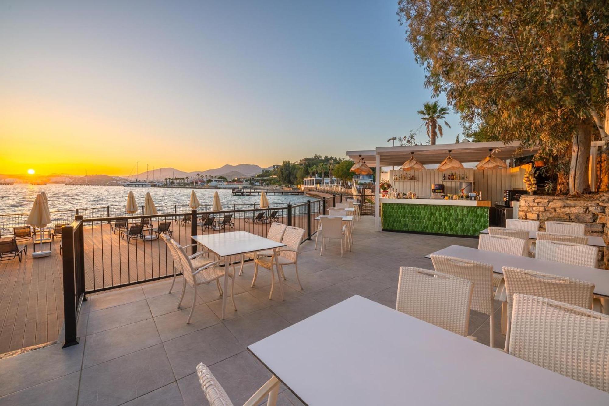 Labranda Tmt Bodrum Exterior photo The patio at the Hotel Valley Ho