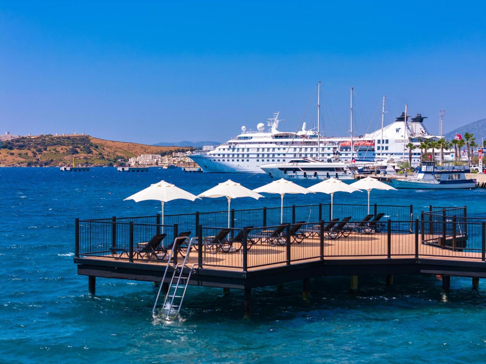 Labranda Tmt Bodrum Exterior photo Cruise ship at the port of Kos
